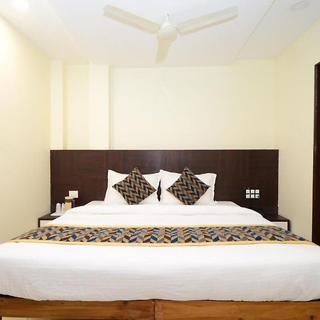 Hotel Rashika Palace Джайпур Екстериор снимка