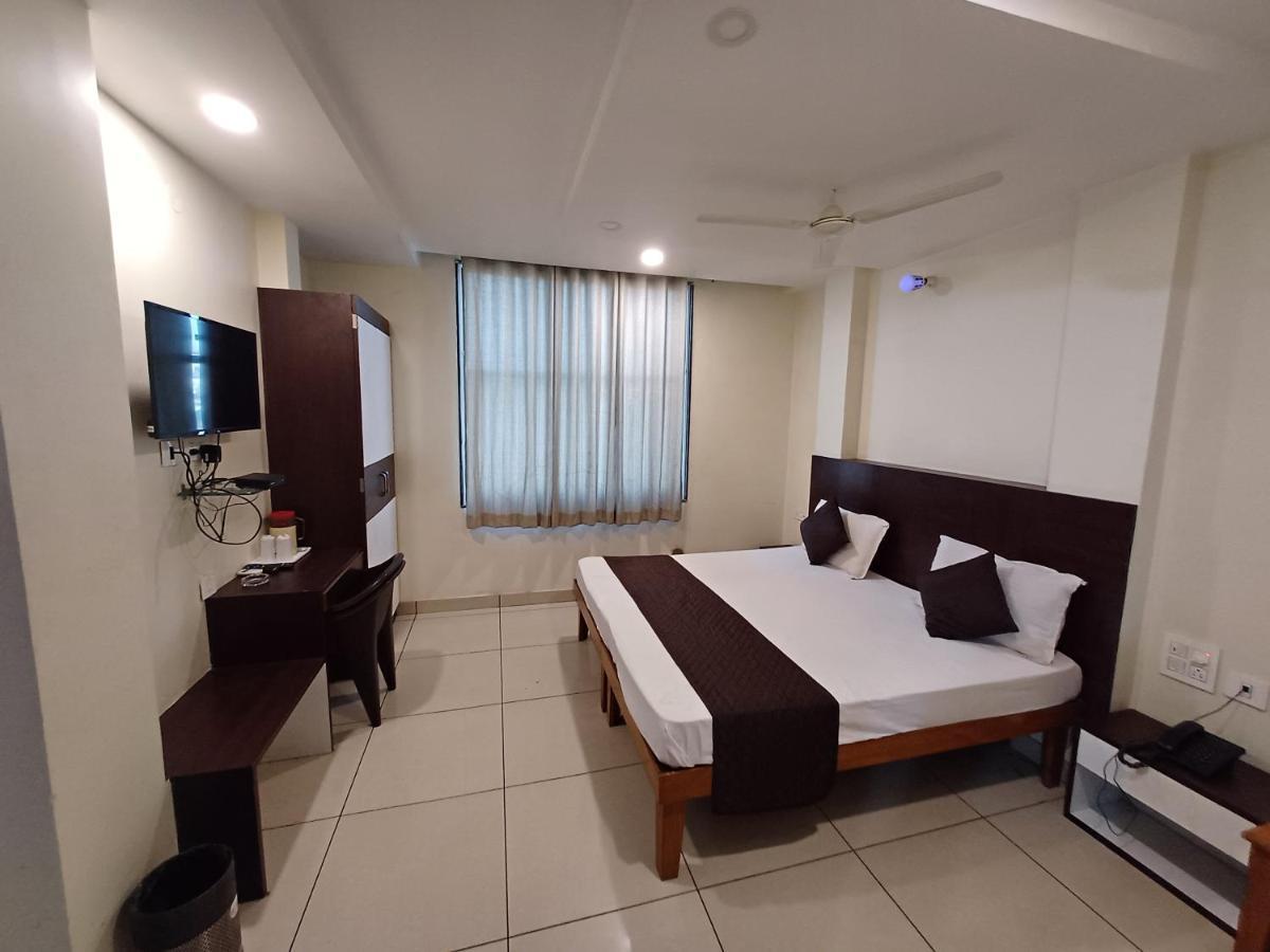 Hotel Rashika Palace Джайпур Екстериор снимка