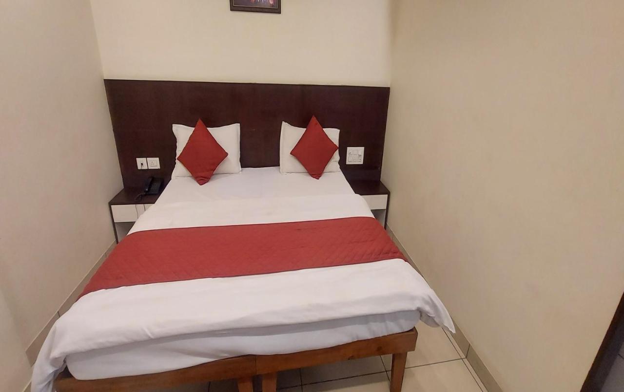 Hotel Rashika Palace Джайпур Екстериор снимка