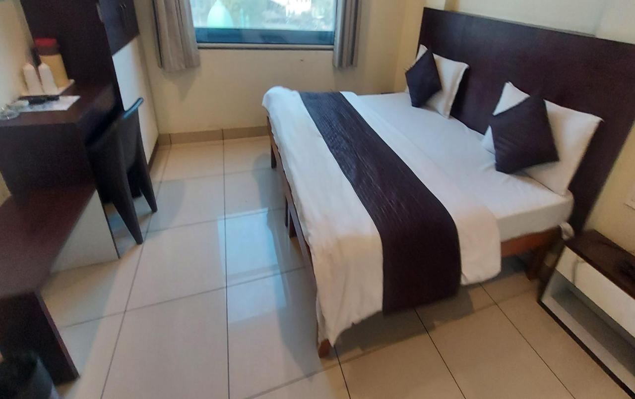Hotel Rashika Palace Джайпур Екстериор снимка
