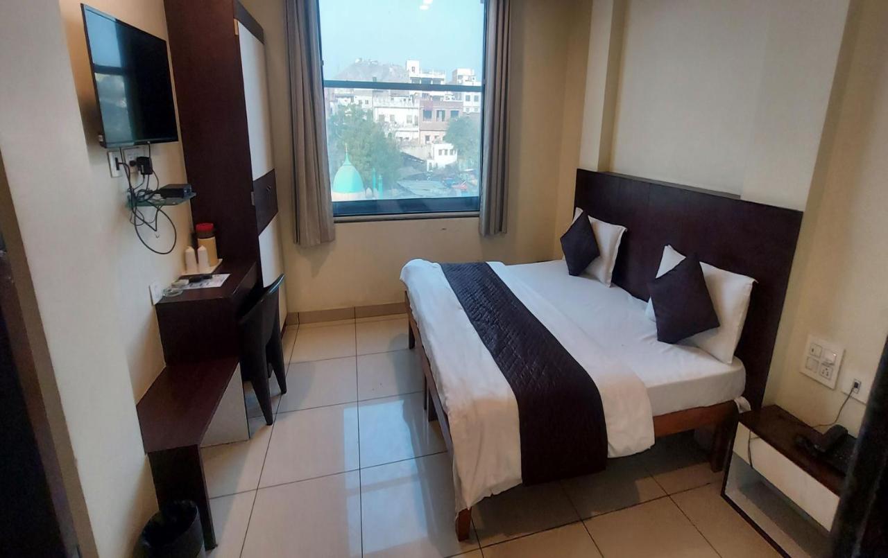 Hotel Rashika Palace Джайпур Екстериор снимка