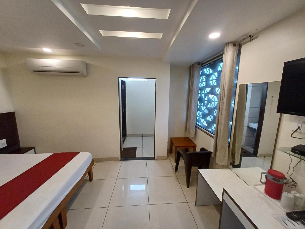 Hotel Rashika Palace Джайпур Екстериор снимка