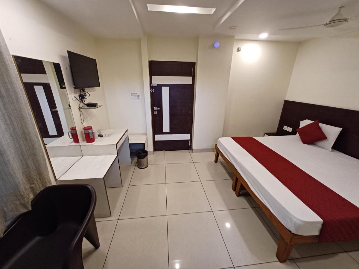 Hotel Rashika Palace Джайпур Екстериор снимка