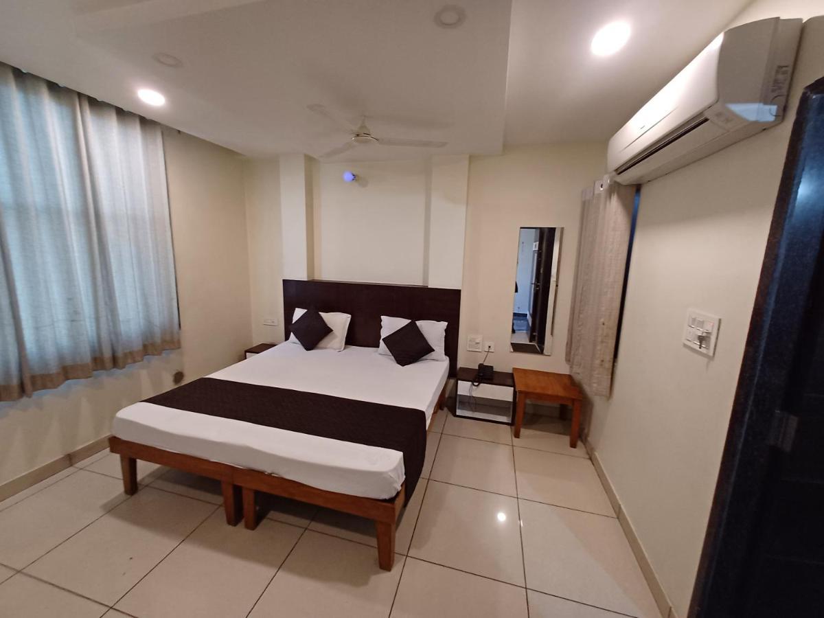 Hotel Rashika Palace Джайпур Екстериор снимка