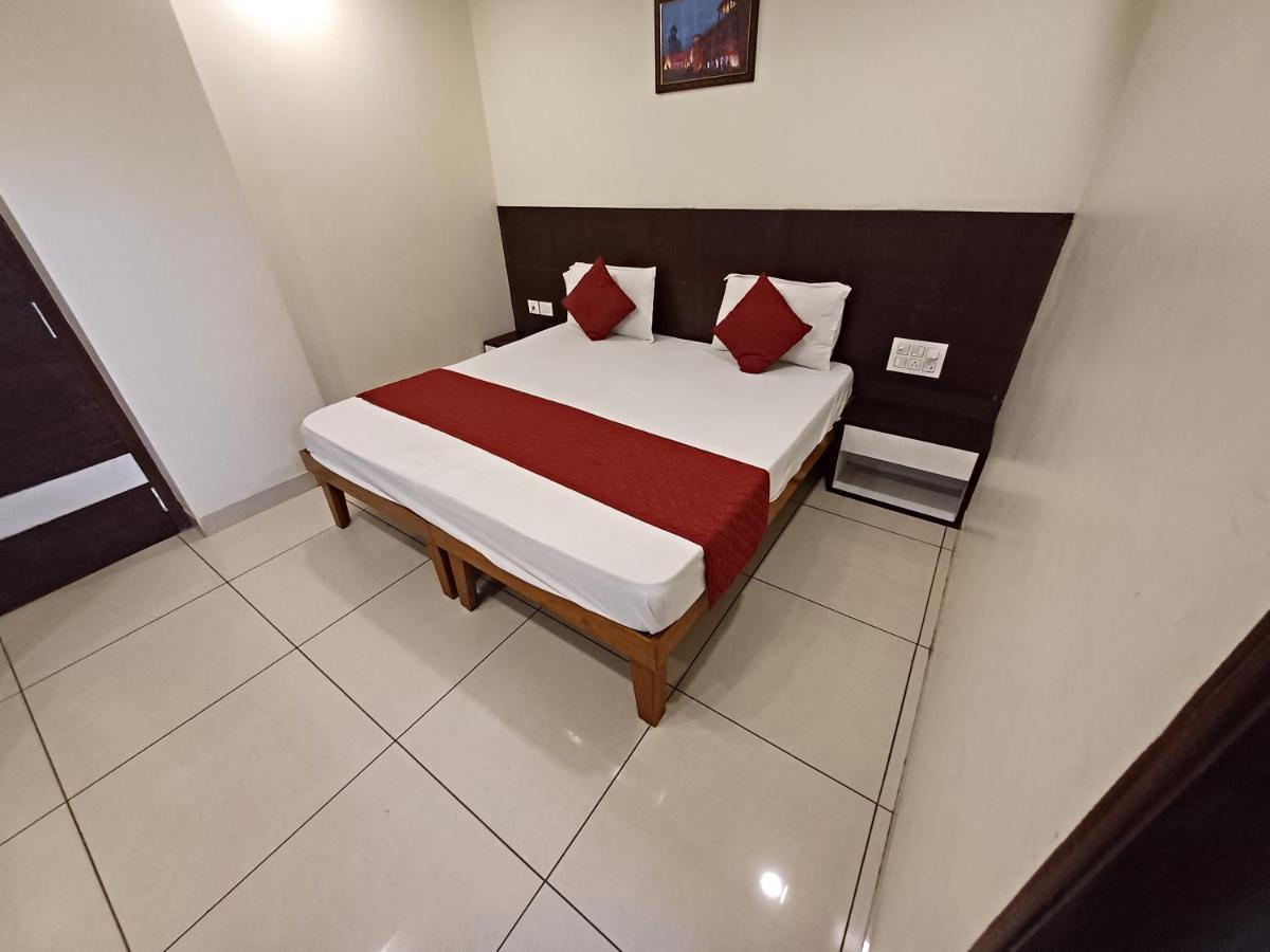 Hotel Rashika Palace Джайпур Екстериор снимка