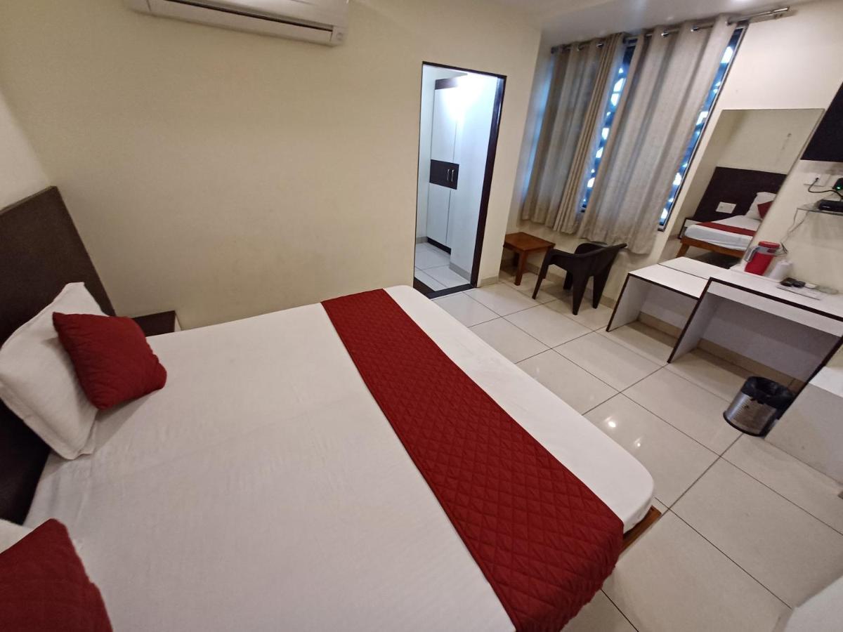 Hotel Rashika Palace Джайпур Екстериор снимка
