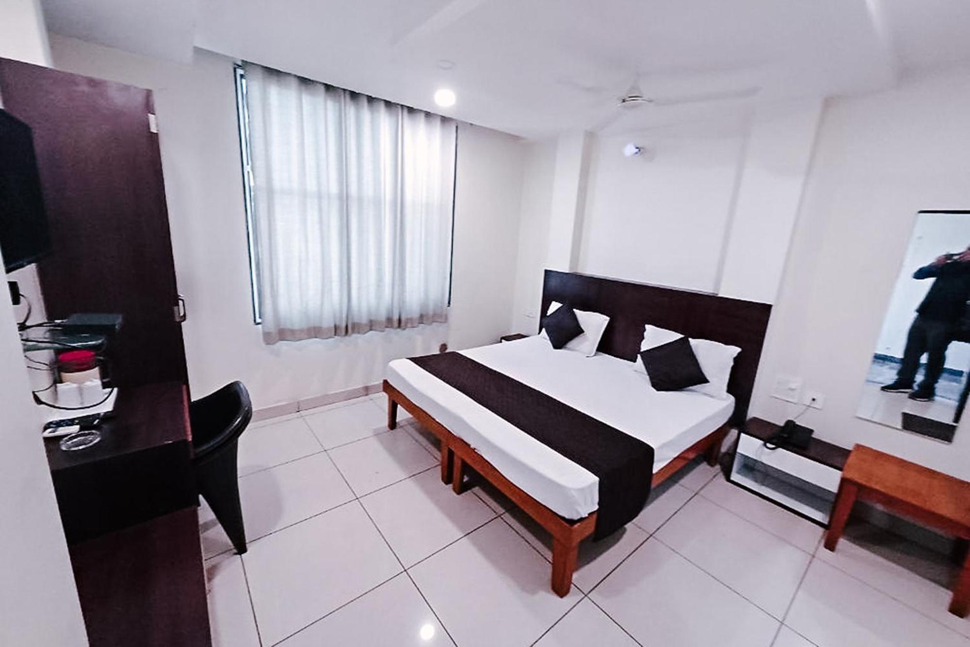 Hotel Rashika Palace Джайпур Екстериор снимка