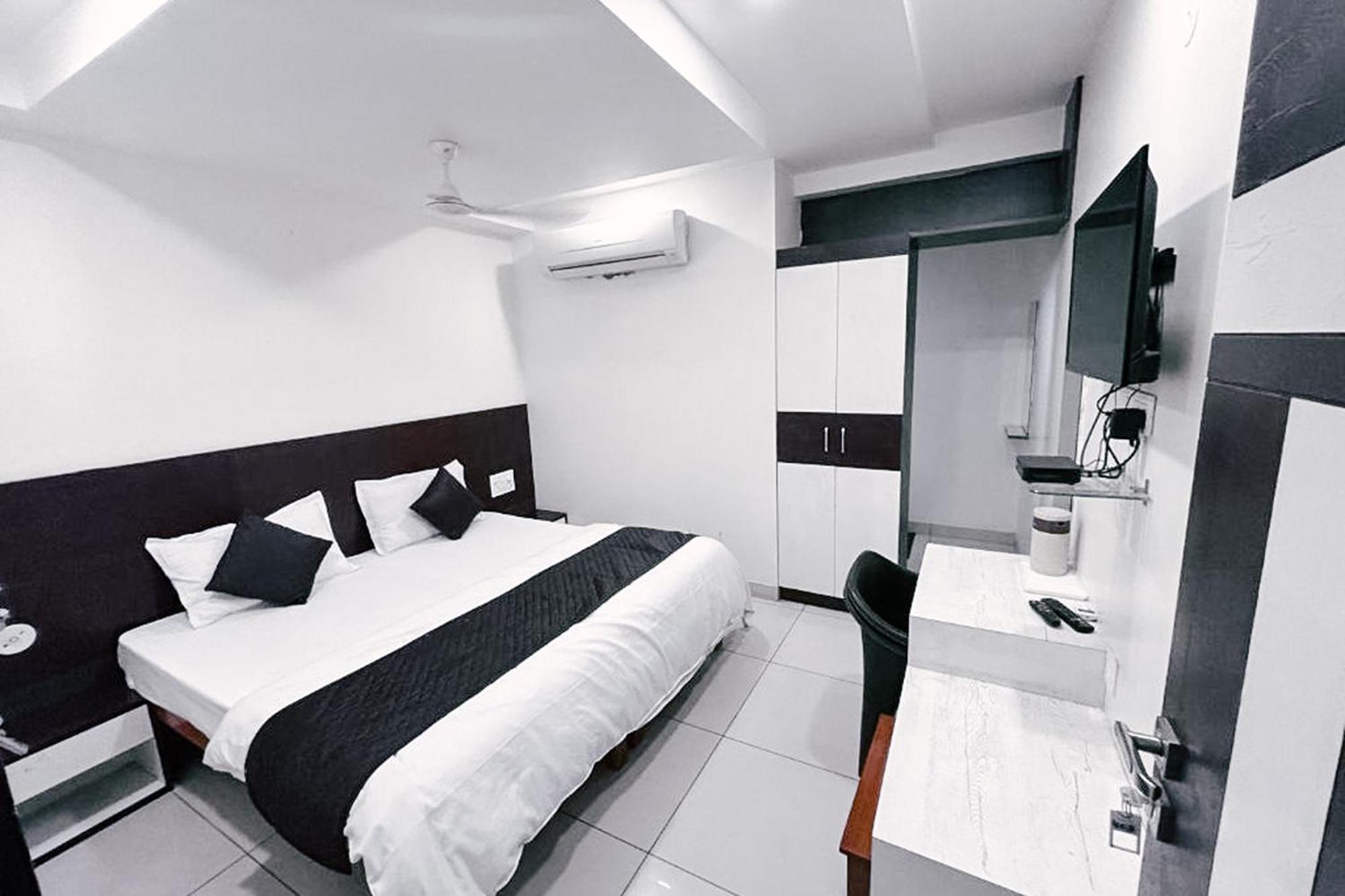 Hotel Rashika Palace Джайпур Екстериор снимка