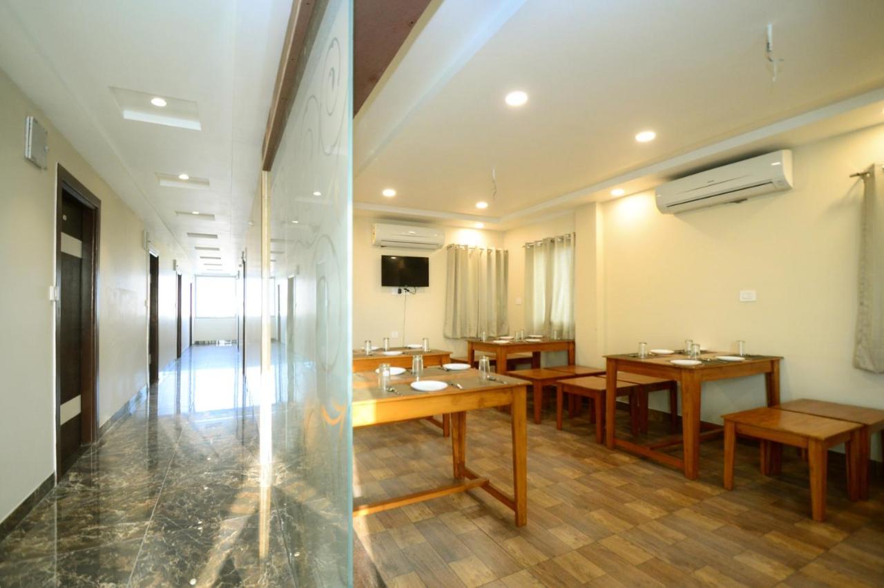 Hotel Rashika Palace Джайпур Екстериор снимка