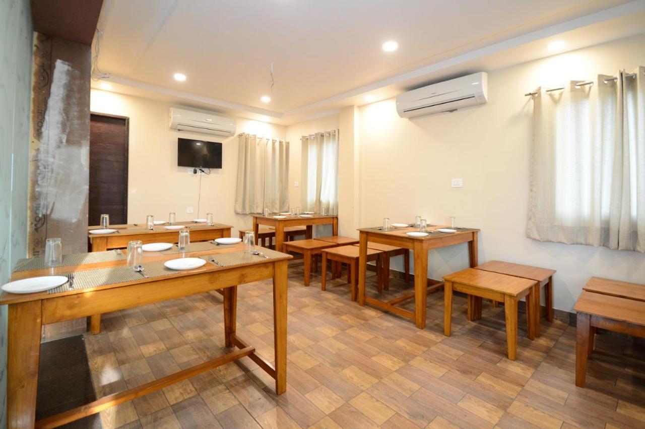 Hotel Rashika Palace Джайпур Екстериор снимка